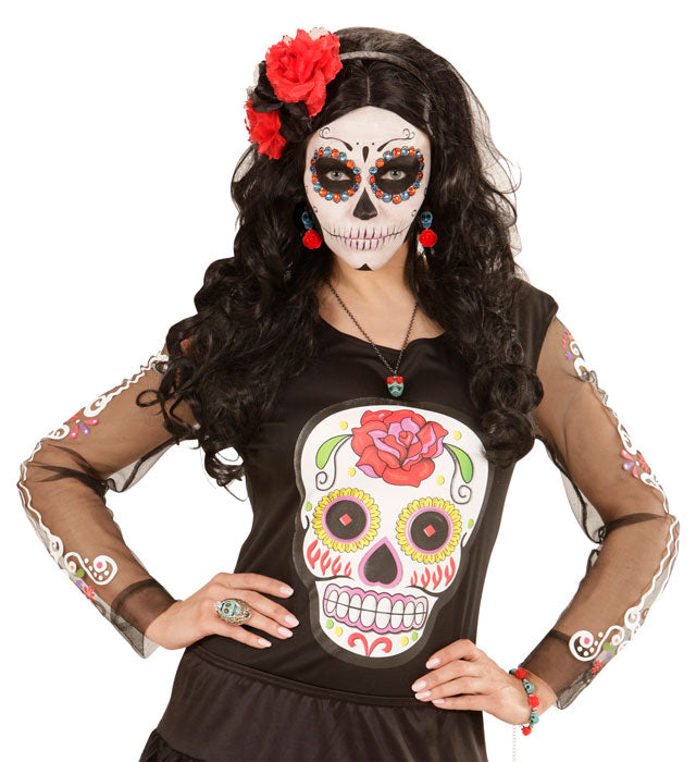 Kette mit hellblauem Totenkopf und roten Rosen als Augen