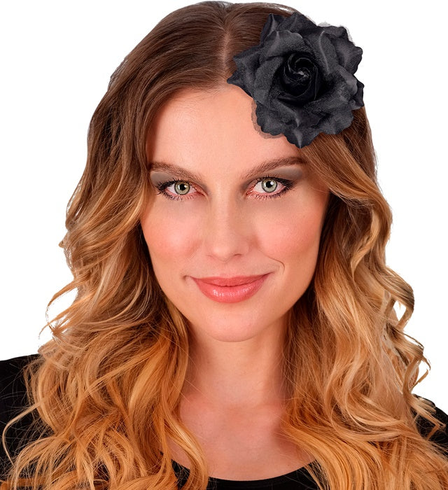 Schwarze Haarspange mit Rosenverzierung auf hellem Hintergrund