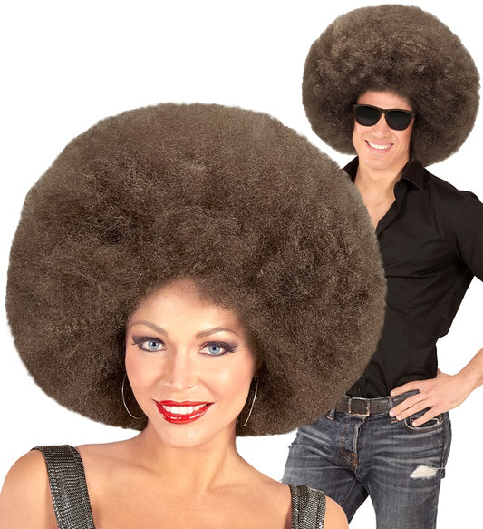 Kaffebraune voluminöse Riesen Afro-Perücke auf weissem Hintergrund