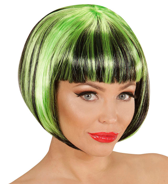 Fashion Streaks Perücke mit schwarz-grünen Strähnen auf hellem Hintergrund