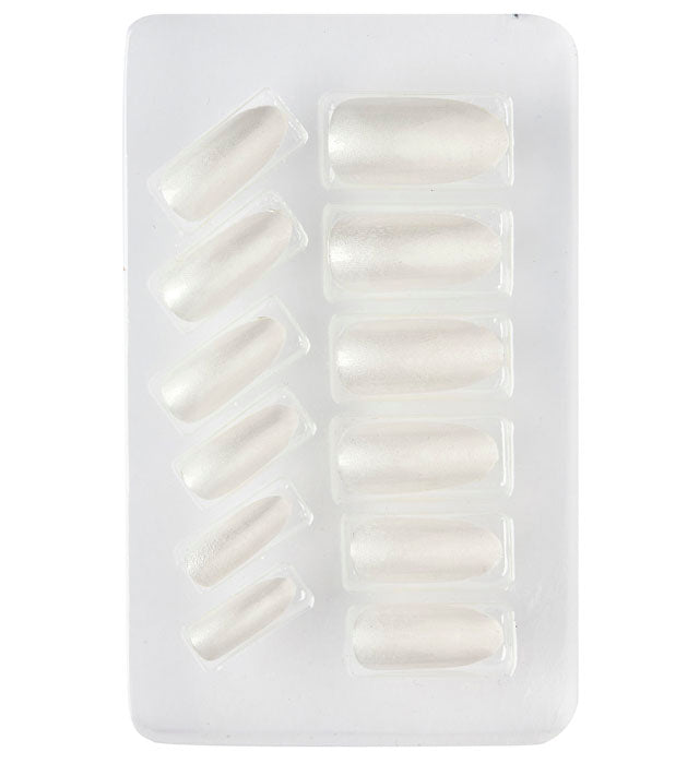 Set mit 12 selbstklebenden perlmuttweißen Fingernägeln