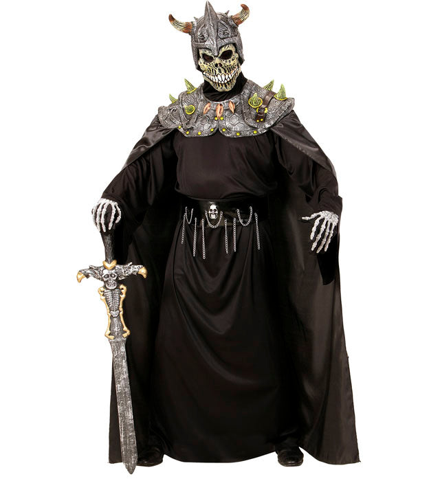 Totenkopf Warlord Maske mit Schulterpanzer und Umhang auf schwarzem Hintergrund