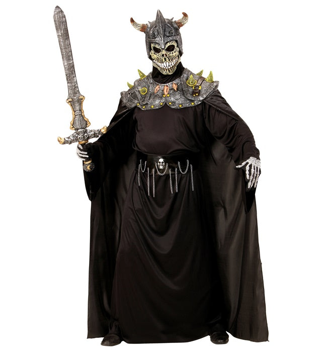 Totenkopf Warlord Maske mit Schulterpanzer und Umhang auf schwarzem Hintergrund