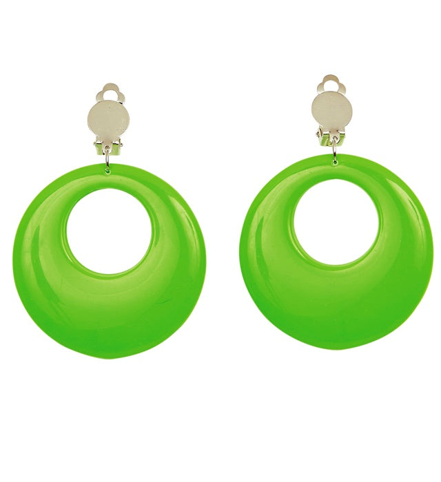Neon grüne Ohrringe als auffälliges Fasnacht-Accessoire