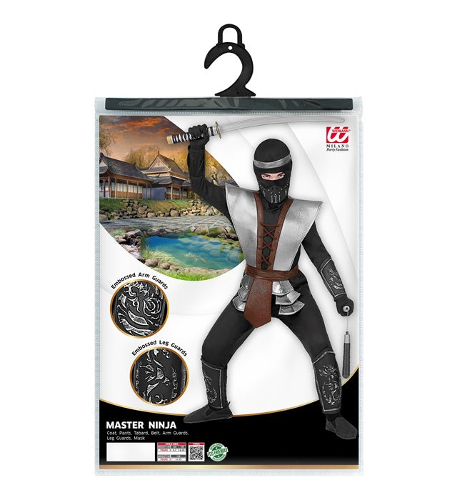 Ninja-Kostüm Set mit Maske, Gürtel, Armschonern und Beinschonern auf weißem Hintergrund