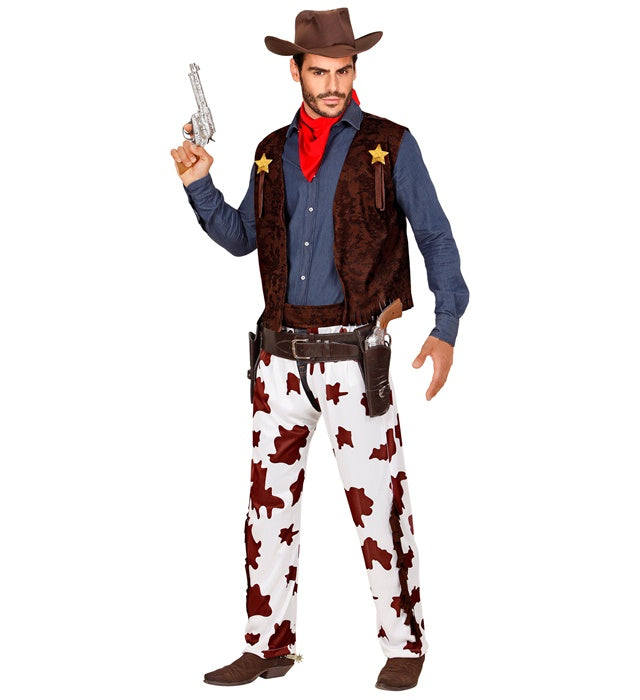 Cowboy-Kostüm bestehend aus Weste, Chaps, Cowboy-Hut und Bandana auf hellem Hintergrund