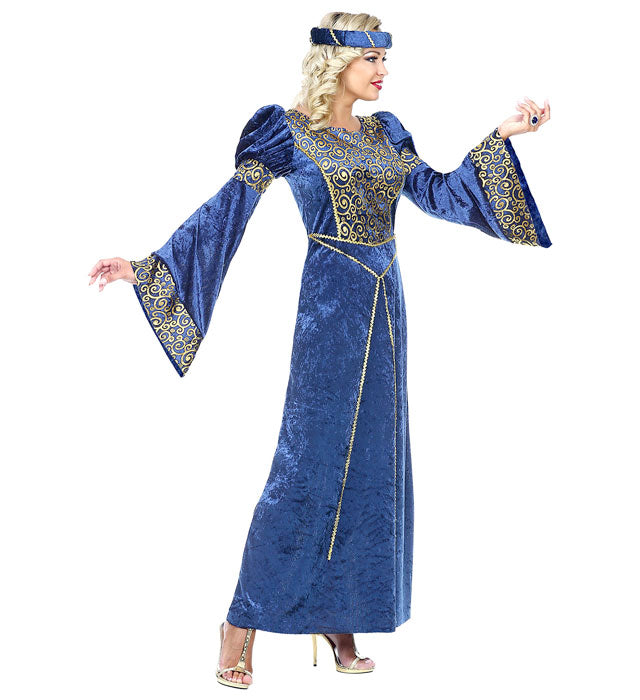 Damen in elegantem Renaissance-Kleid mit Kopfschmuck
