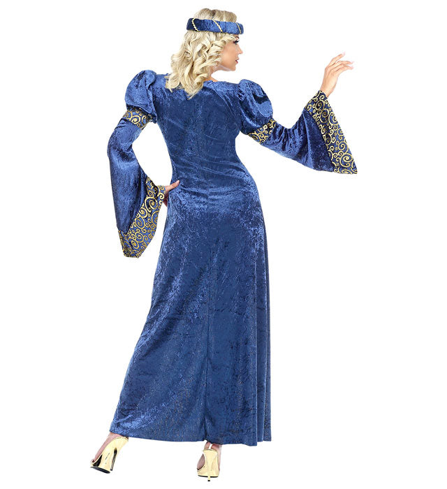 Damen in elegantem Renaissance-Kleid mit Kopfschmuck