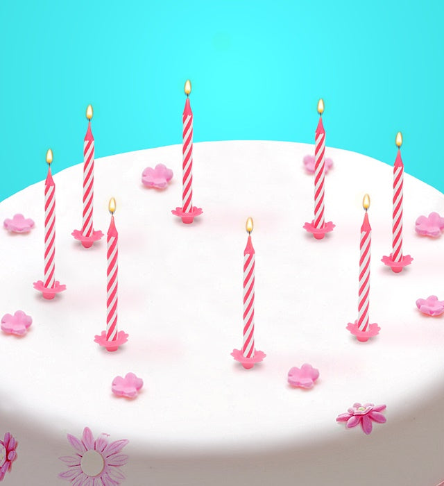 Set aus 16 rosa Happy Birthday Kuchenkerzen mit Haltern auf Geburtstagskuchen