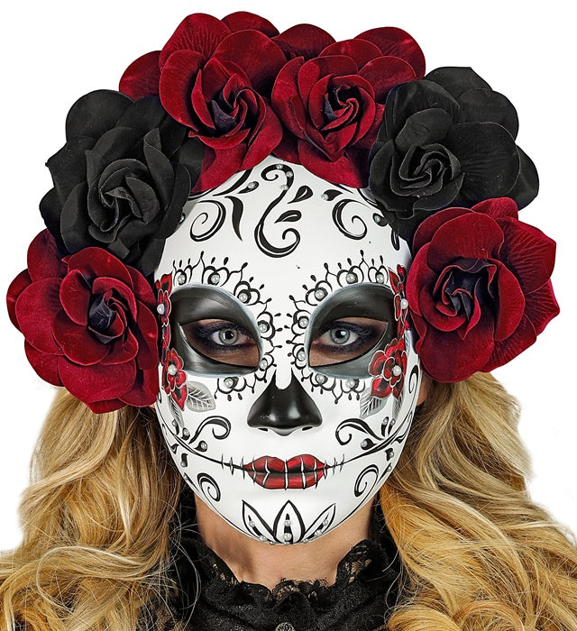 Día de los Muertos Maske mit schwarzen und dunkelroten Rosen auf weißem Hintergrund