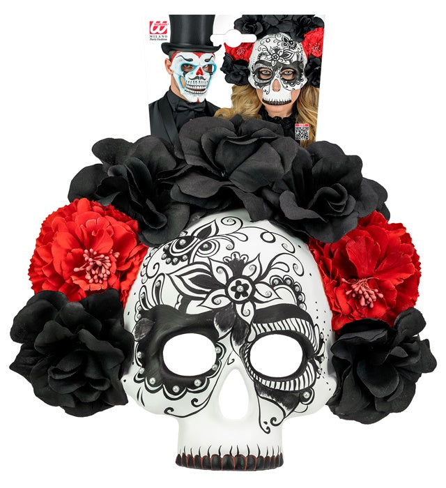 Día de los Muertos Totenkopfmaske mit schwarzen und roten Rosen auf weissem Hintergrund