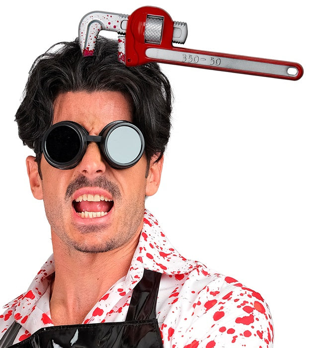 Haarreif mit blutiger Rohrzange als Halloween Accessoire