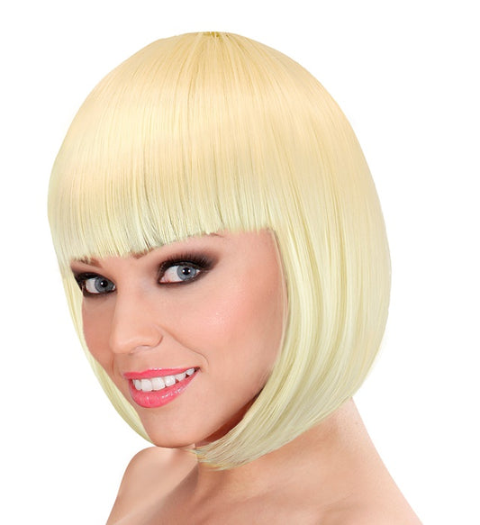 Blonde Lou Lou Perücke auf weißem Hintergrund – Fasnacht und Karneval Accessoire