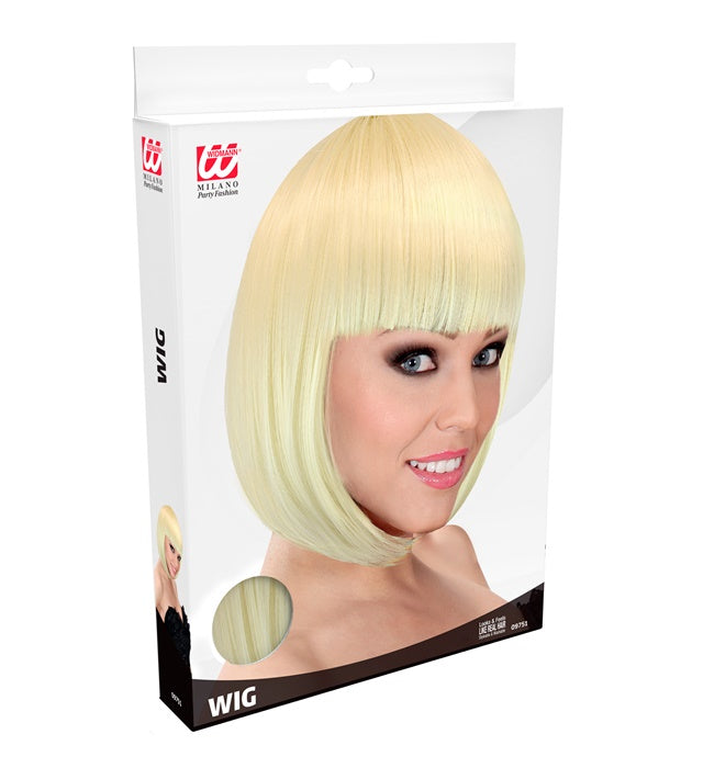Blonde Lou Lou Perücke auf weißem Hintergrund – Fasnacht und Karneval Accessoire