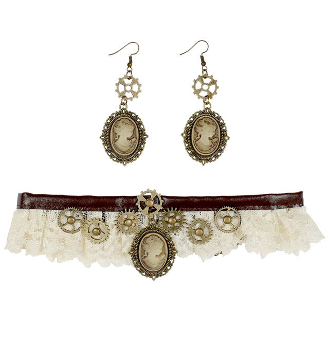 Steampunk Halsband aus schwarzer Spitze mit Kamee-Relief Ohrringen auf weißem Hintergrund