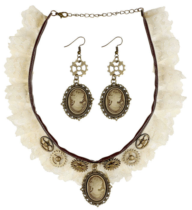 Steampunk Halsband aus schwarzer Spitze mit Kamee-Relief Ohrringen auf weißem Hintergrund