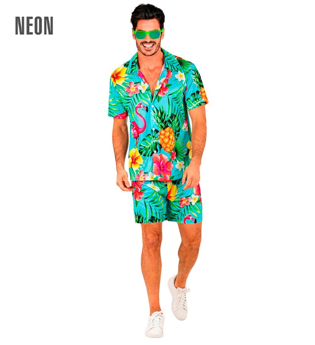 Sommerliches Party-Outfit mit Hemd und Shorts in bunten Farben