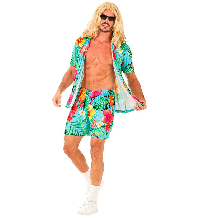 Sommerliches Party-Outfit mit Hemd und Shorts in bunten Farben