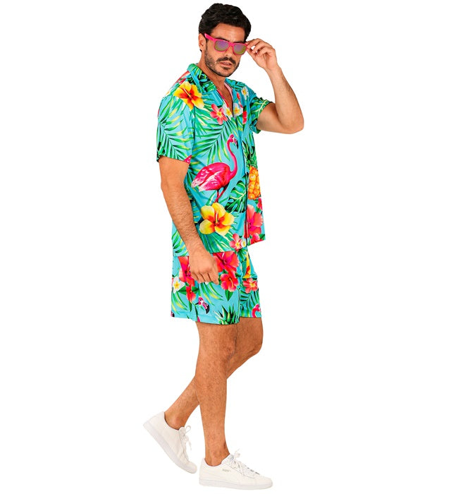 Sommerliches Party-Outfit mit Hemd und Shorts in bunten Farben