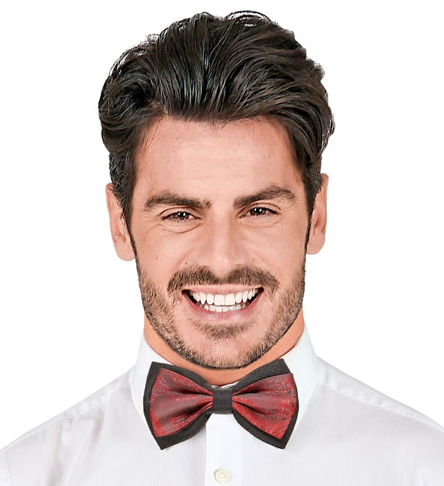 Weinrote Jacquard Fliege im Retro-Stil auf weißem Hintergrund