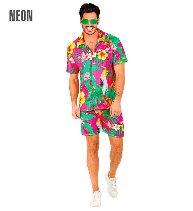 Sommerliches Party-Outfit mit Hemd und Shorts für warme Tage
