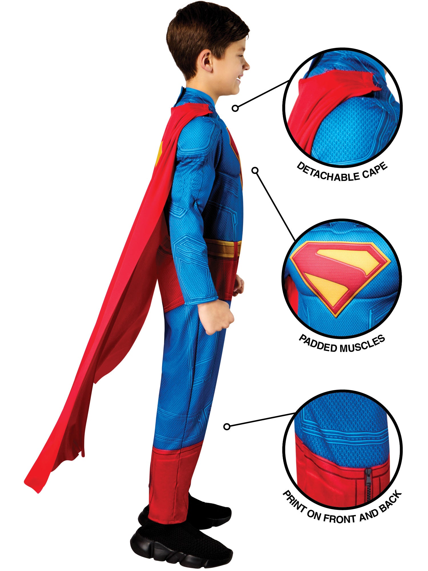 Rubies Superman Deluxe Kinderkostüm für Jungen mit gepolstertem Overall und Umhang – Seitenansicht