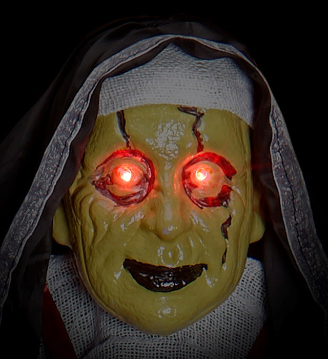 Zombienonne Halloween-Dekoration mit pulsierenden LED-Augen 137 cm