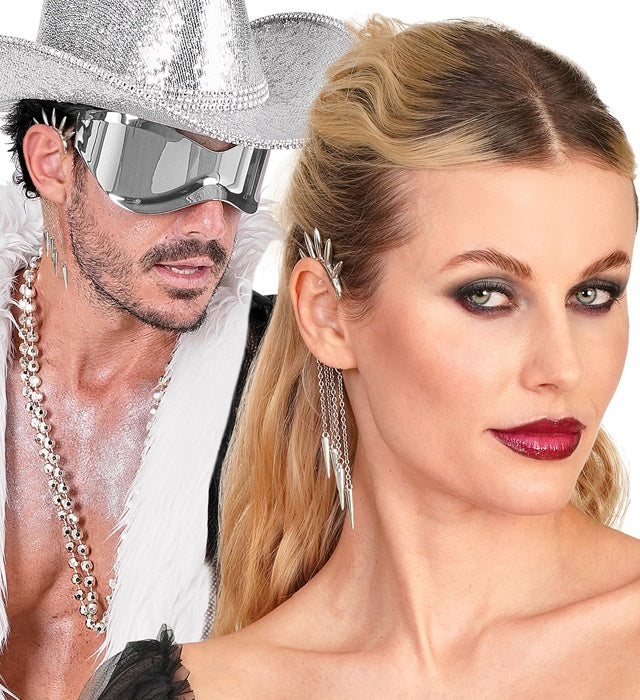 Ear Cuff mit Nieten als modisches Fasnacht-Accessoire am Ohr