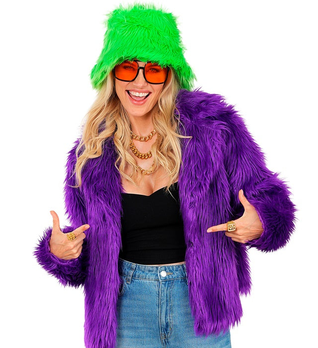 Violette Damen Plüschjacke auf weißem Hintergrund