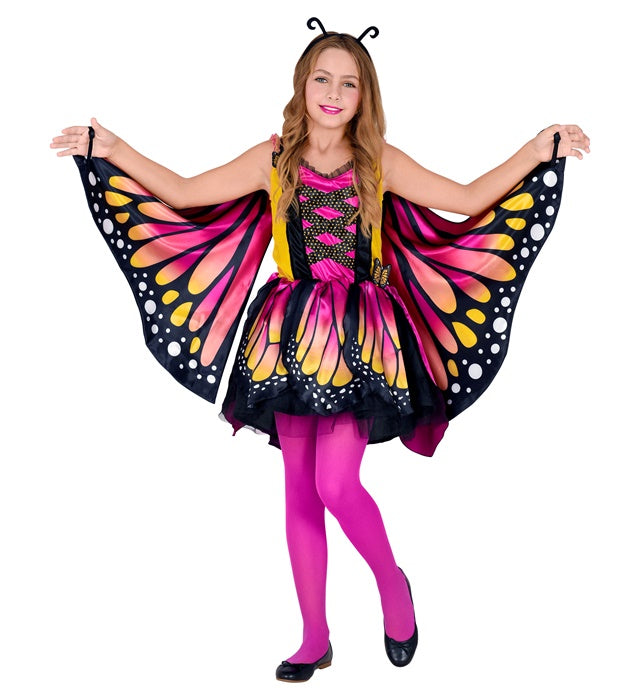 Kind trägt buntes Schmetterlingskostüm mit Tutu, Flügeln und Antennen