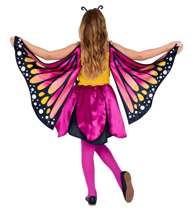 Kind trägt buntes Schmetterlingskostüm mit Tutu, Flügeln und Antennen