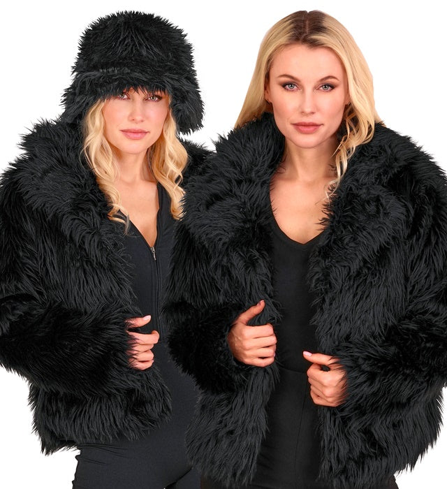 Schwarze Plüschjacke für Damen auf weißem Hintergrund