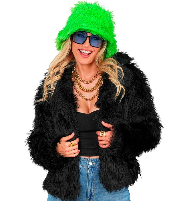 Schwarze Plüschjacke für Damen auf weißem Hintergrund