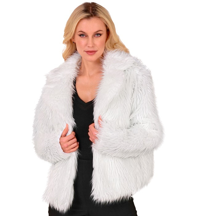 Weisse Damen Plüschjacke auf weißem Hintergrund, kuschelig und warm
