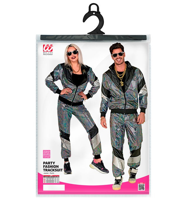 Silberner reflektierender Trainingsanzug im 80er Jahre Stil, bestehend aus Oberteil und Hose