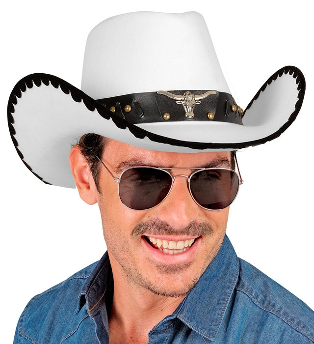 Weisser Cowboyhut aus Filz mit dekorativem Longhorn für Fasnacht und Kostüme