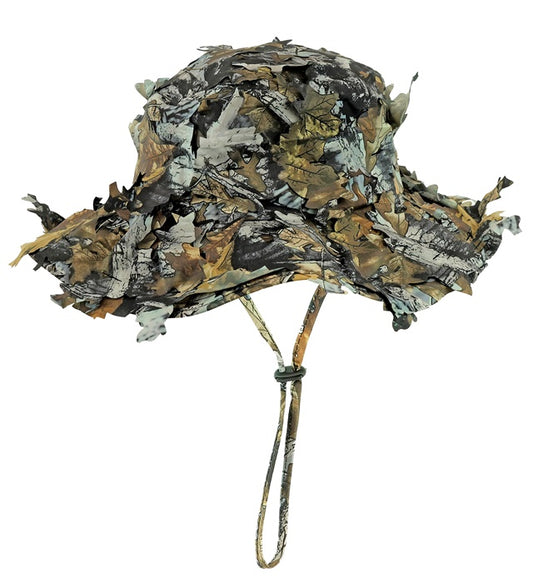 Taktischer Boonie Hut mit grünen Camouflage-Blättern auf neutralem Hintergrund