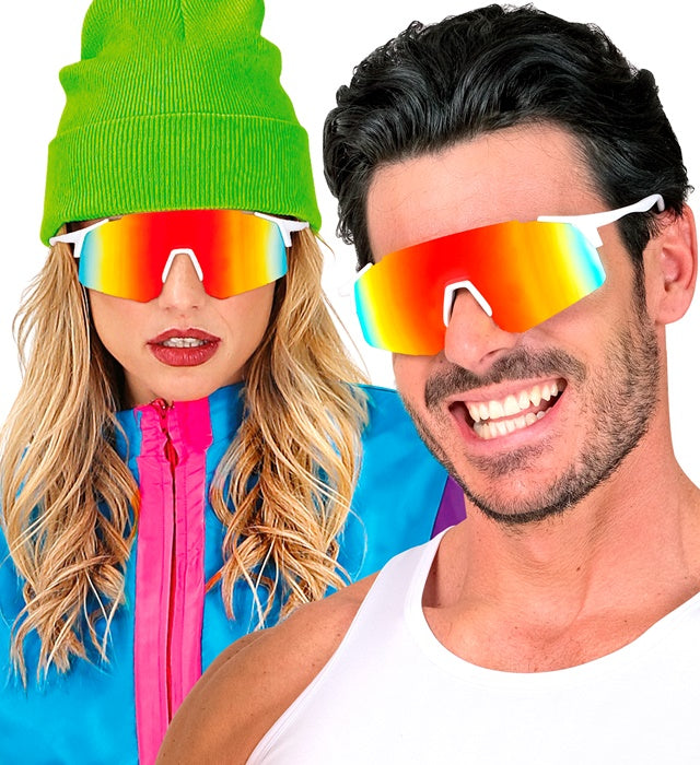 Brille mit verspiegeltem Regenbogen-Glas auf neutralem Hintergrund