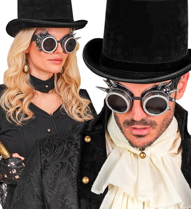 Antik silberne Steampunk Brille mit Stacheln auf weißem Hintergrund