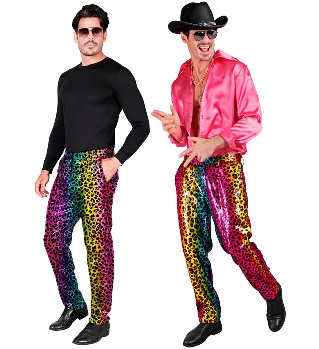 Paillettenhose im Leopardenmuster mit Regenbogeneffekt auf neutralem Hintergrund