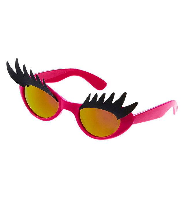Brille mit langen schwarzen Wimpern als Fasnachts-Accessoire