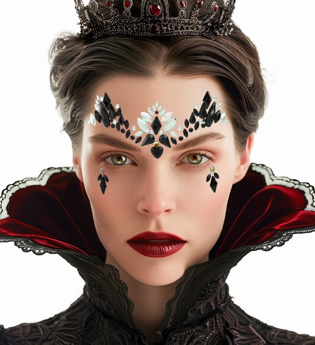 Dunkle Königin Glitzersteine für das Gesicht als Make-up Accessoire