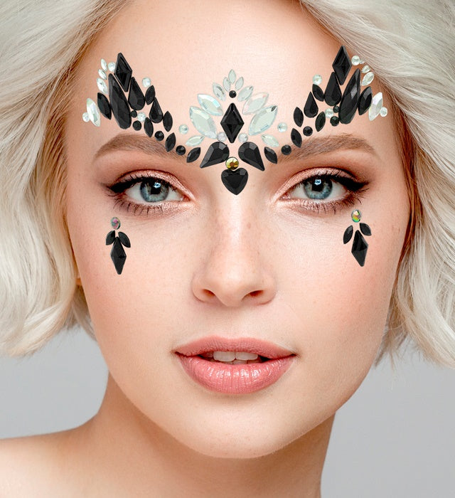 Dunkle Königin Glitzersteine für das Gesicht als Make-up Accessoire