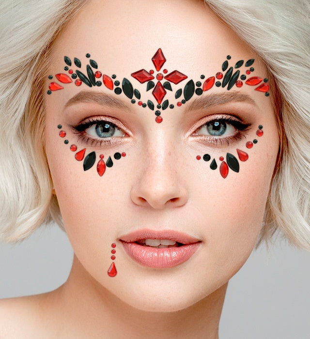 Selbstklebende Glitzersteine für das Gesicht im Vampirin-Design auf schwarzem Hintergrund