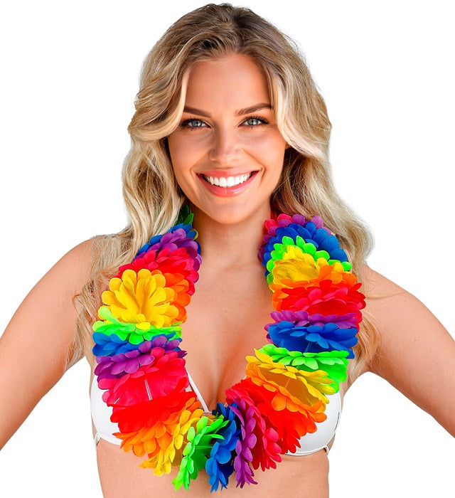 Bunte Hawaiikette mit farbigen Blumen auf weißem Hintergrund
