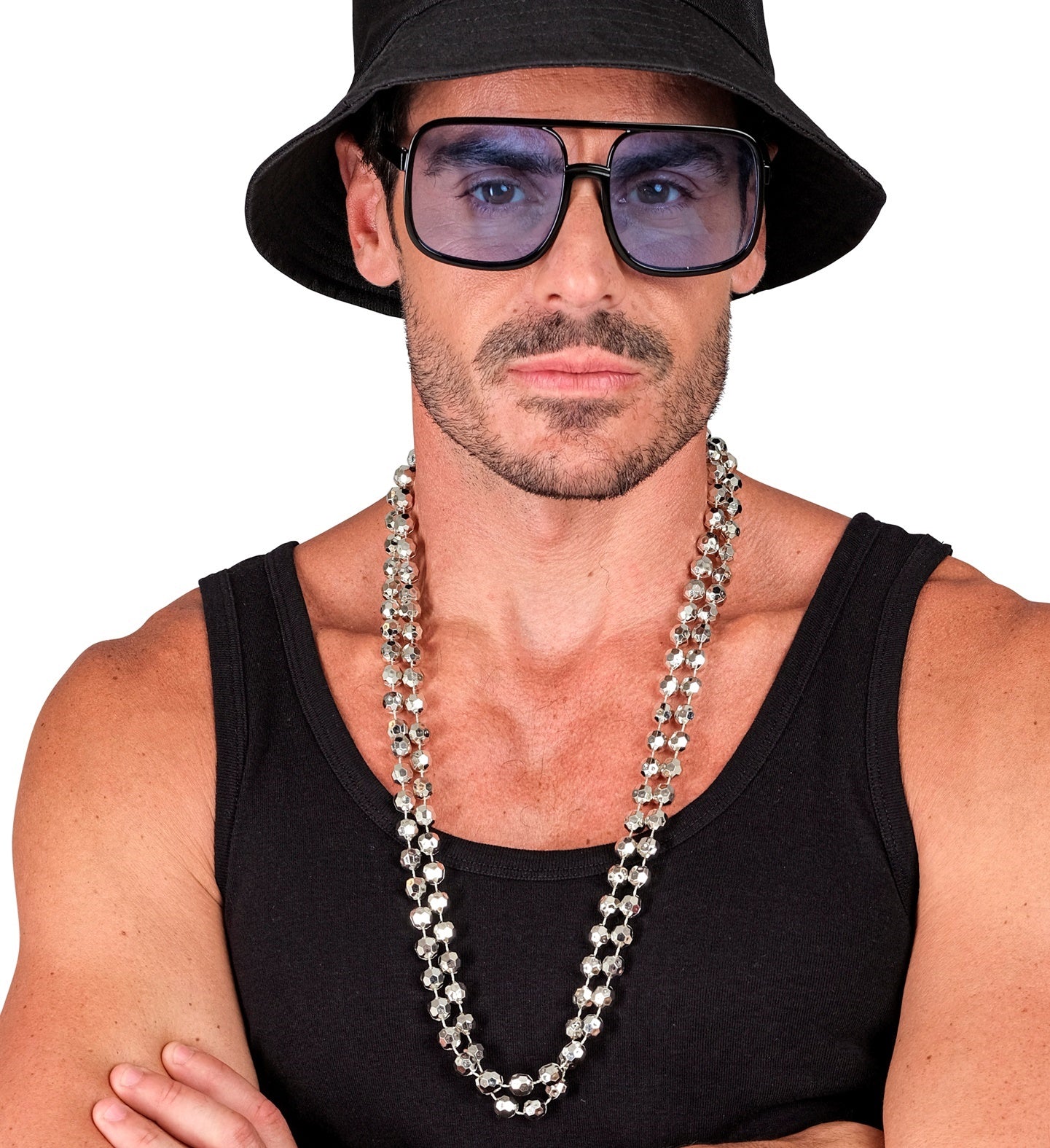 Silberne Disco-Kugel-Halskette mit zwei 40 cm langen Ketten, funkelt im Licht.