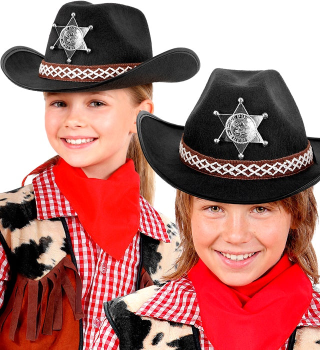 Schwarzer Cowboyhut mit Sheriffstern für Kinder auf weißem Hintergrund