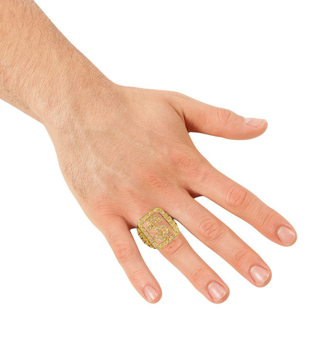 Goldener Strass-Ring mit funkelnden Steinen als festliches Accessoire