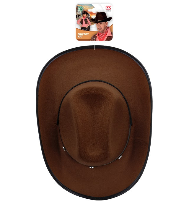 Brauner Cowboyhut mit Metallnieten auf weißem Hintergrund