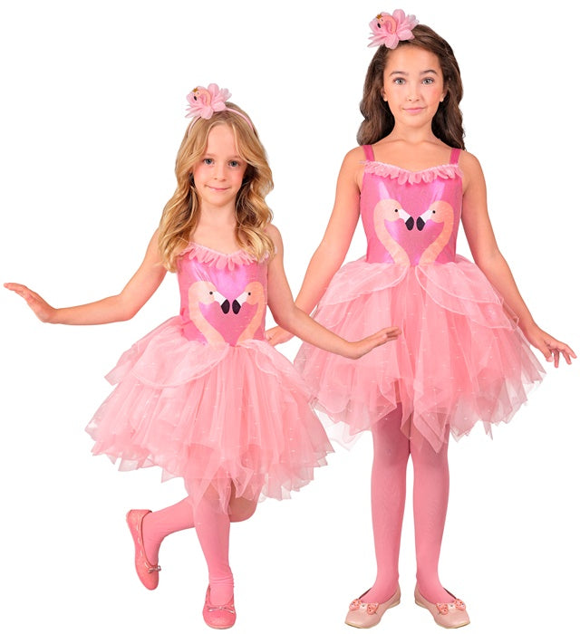 Flamingo-Kostüm mit rosa Tutu und Flamingo-Haarreif auf weißem Hintergrund